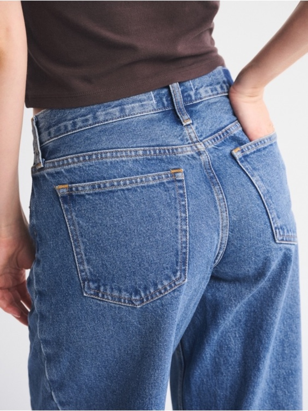 Abercrombie & Fitch Women's Mid Rise Barrel Jeans - Picture 6 of 16